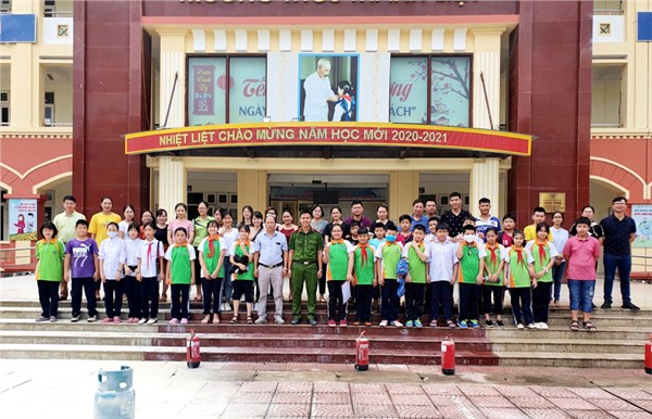 Một số hình ảnh tập huấn phòng cháy chữa cháy của thầy và trò trường THCS Thanh Liệt năm học 2020-2021.