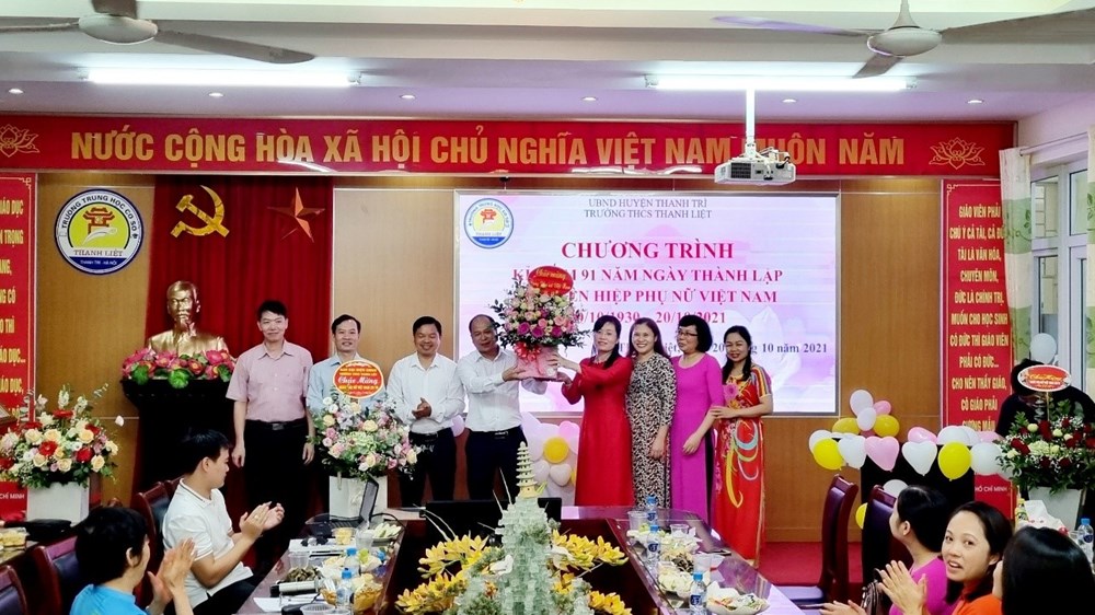 Lễ kỉ niệm ngày thành lập Hội liên hiệp phụ nữ Việt Nam 20/10 của Công đoàn trường THCS Thanh Liệt.
