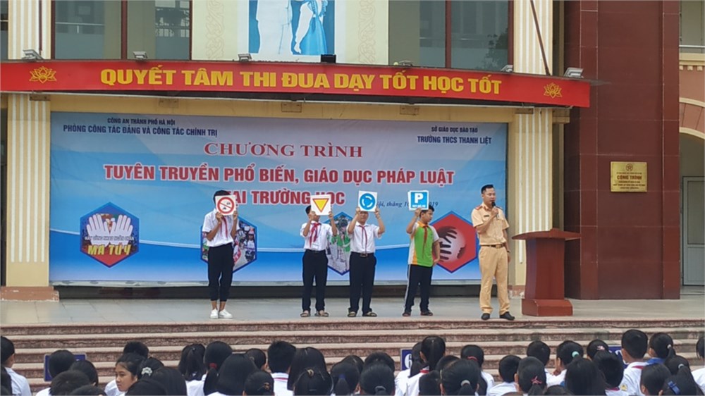 Một số hình ảnh chương trình tuyên truyền phổ biến giáo dục pháp luật tại trường thcs Thanh Liệt