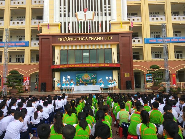 Một số hình ảnh về Vui tết trung thu cho học sinh trường THCS Thanh Liệt!