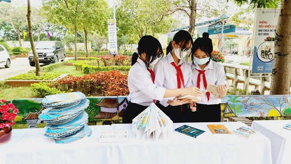 Hưởng ứng ngày hội đọc sách của trường THCS Thanh Liệt